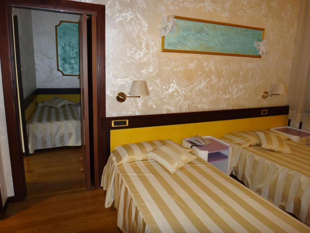Benny Hotel كاتانزارو الغرفة الصورة