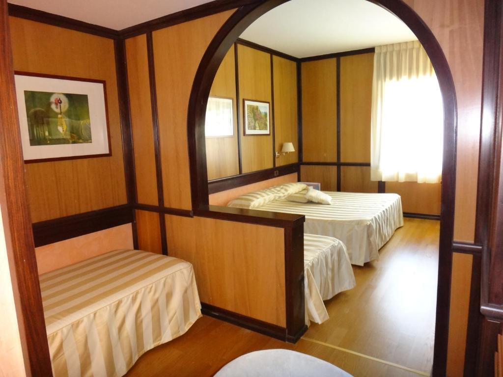 Benny Hotel كاتانزارو الغرفة الصورة